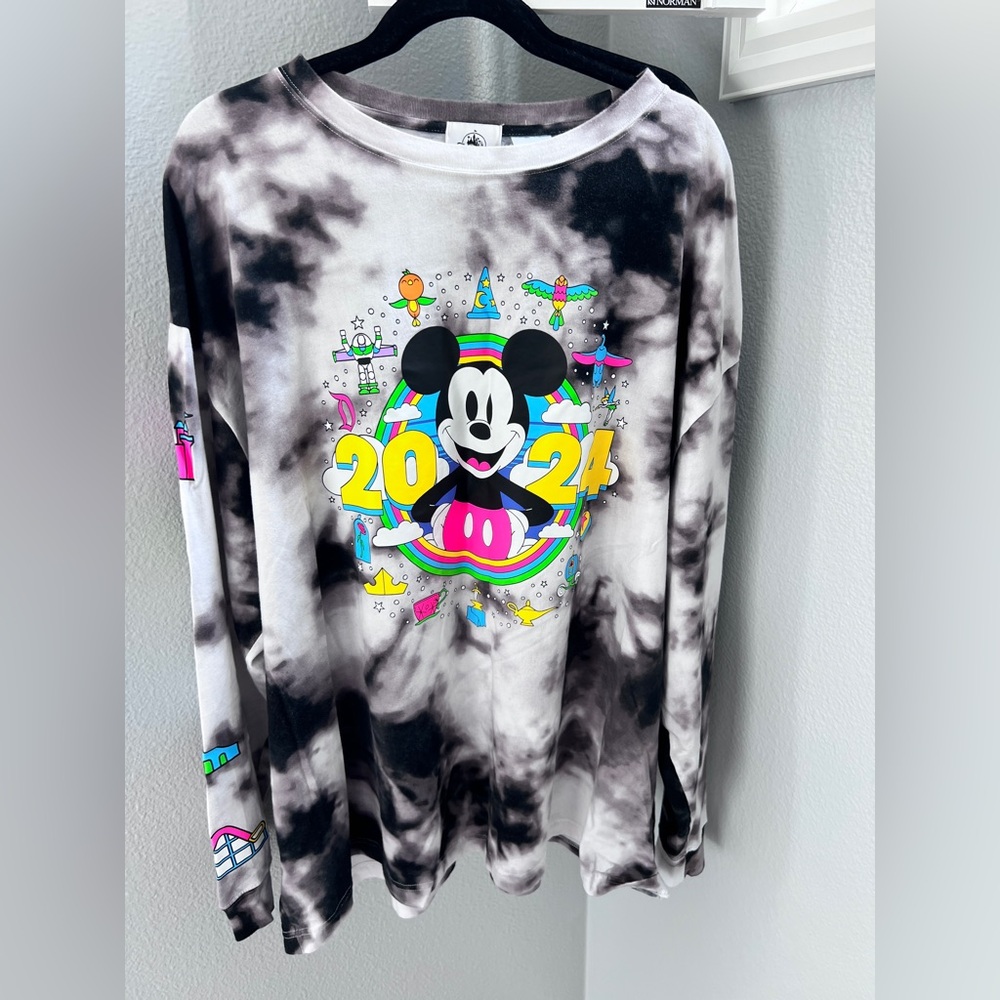 Disneyland Resort Black and White Tie-Dye Shirt